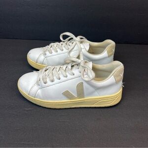 Veja White and Cream Sneakers Retro-Inspired Design Women’s US Size 6 Euro 37